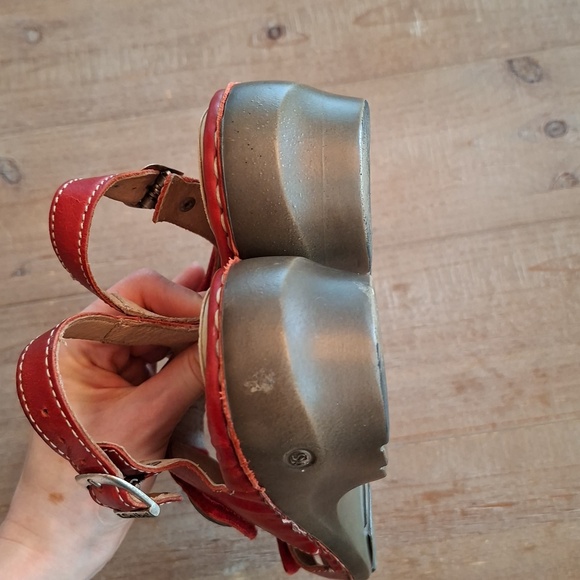 Josef Seibel Red Leather Slingback Sandals with Decorative Button (EU 42/US 11) - Picture 7 of 9